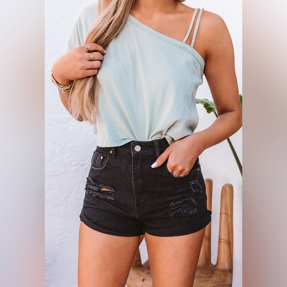 Black high waist short